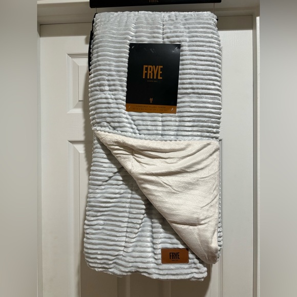 FRYE Corduroy Plush Blanket Throw -Powder Blue/Cream -TH4738GD-9101 -50" x 60" - Picture 3 of 10